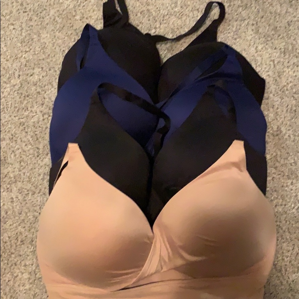 Lot of 4 VS uplift no wire bras